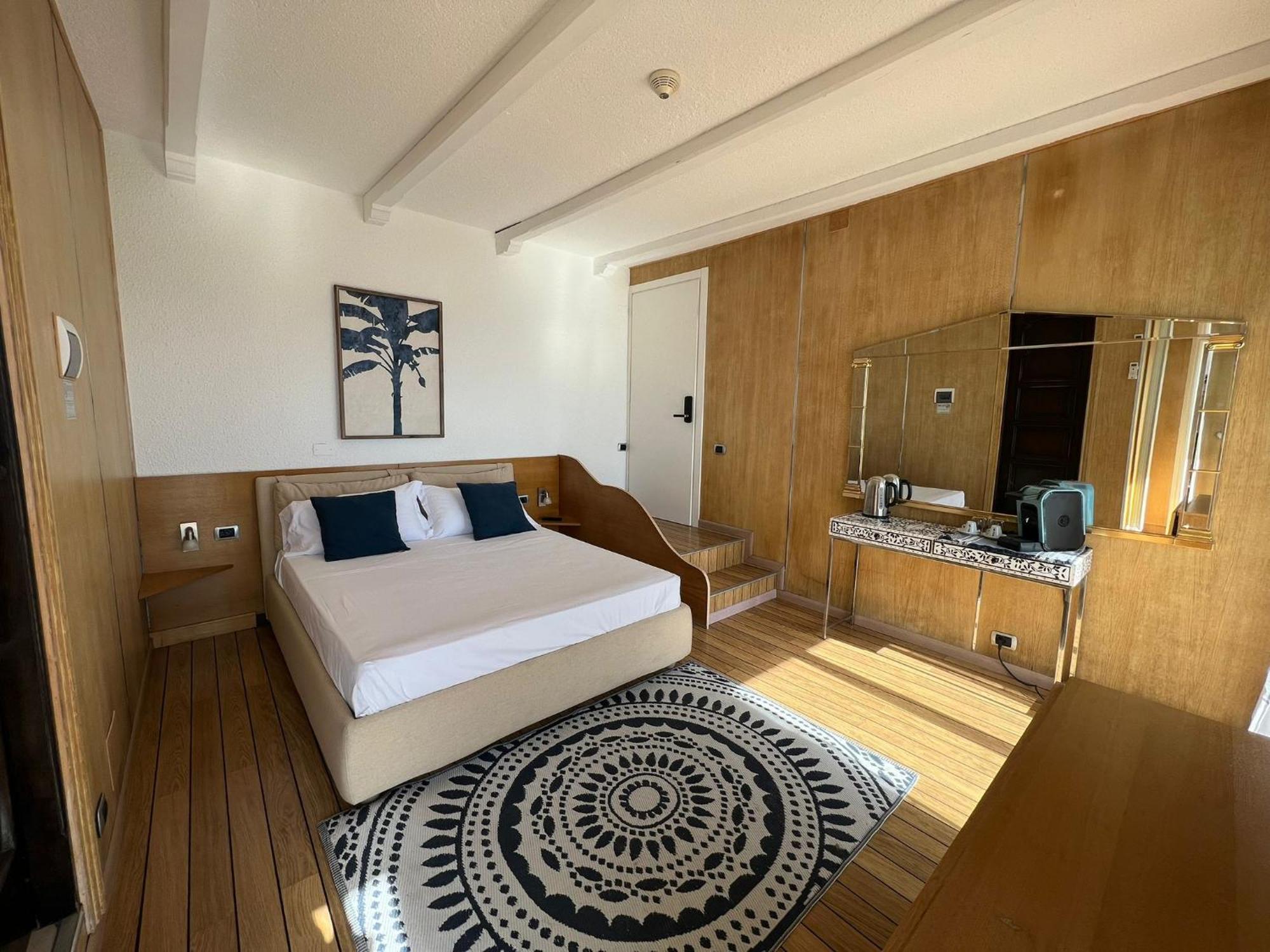 Villa Rita Sea Front View Sanremo - Parcheggio Gratuito In Struttura Exterior photo