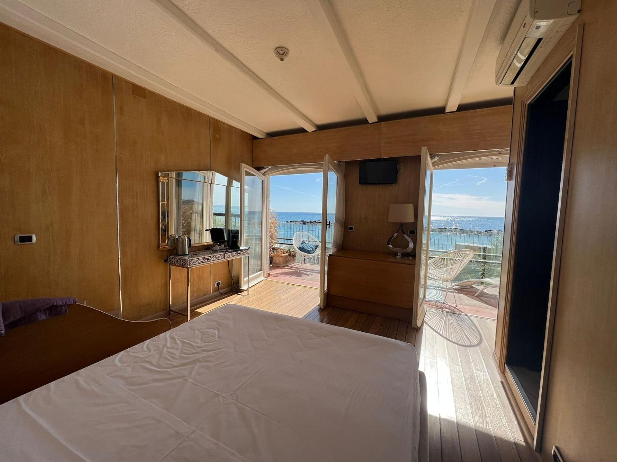 Villa Rita Sea Front View Sanremo - Parcheggio Gratuito In Struttura Exterior photo